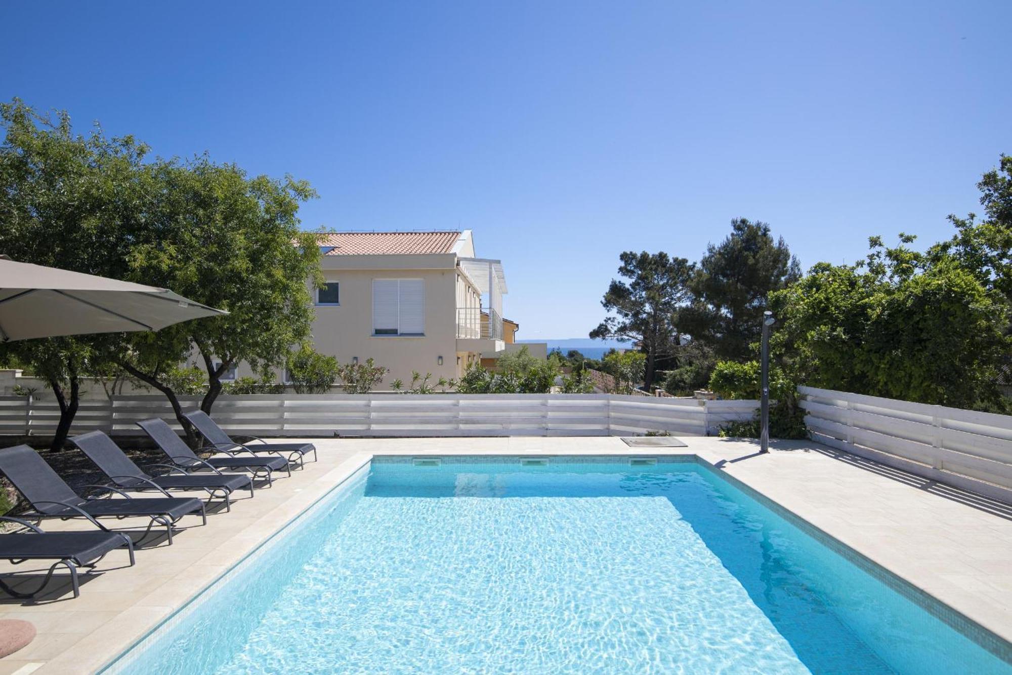 Villa Bella - Beautiful And Modern House With Pool, Souna, Jacuzzi & Playground, Liznjan - Istra Buitenkant foto