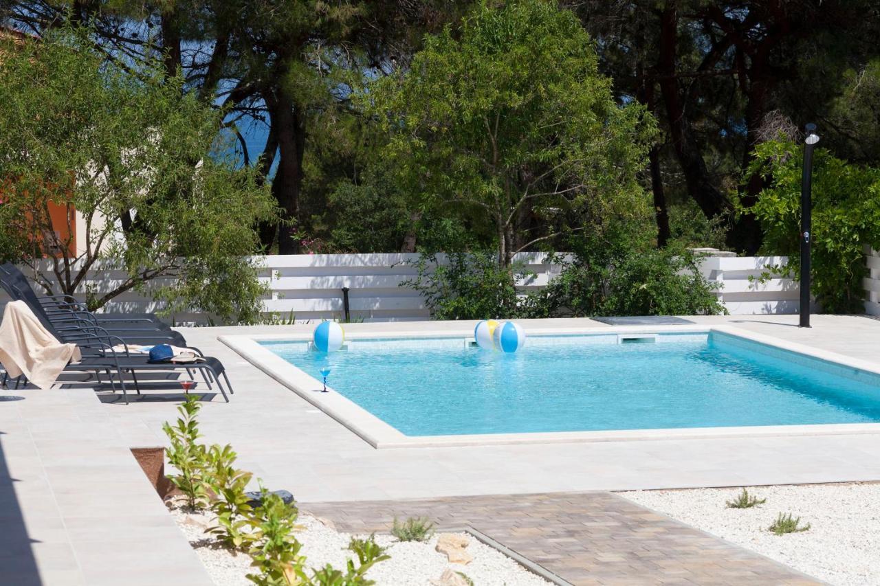 Villa Bella - Beautiful And Modern House With Pool, Souna, Jacuzzi & Playground, Liznjan - Istra Buitenkant foto