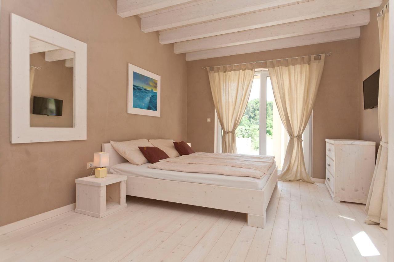 Villa Bella - Beautiful And Modern House With Pool, Souna, Jacuzzi & Playground, Liznjan - Istra Buitenkant foto
